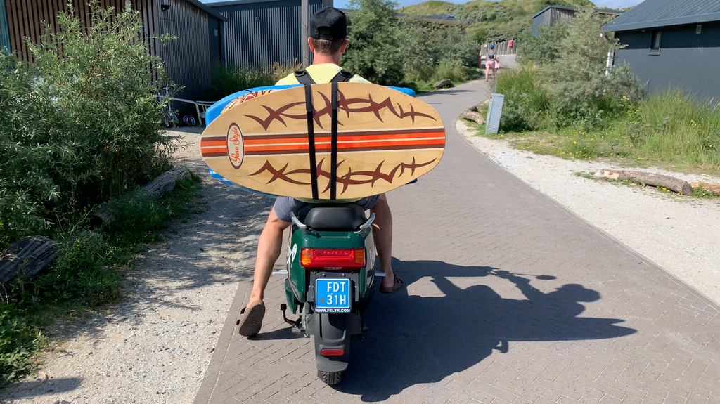 Surfboard tragen Roller fahren mehrere Boards tragen transportieren